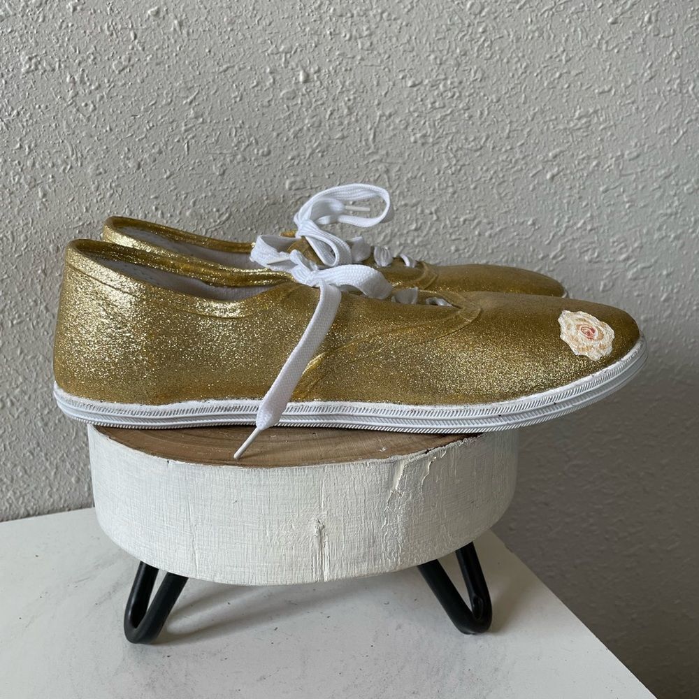 Custom Design Easy White Soled Flats Size 9 EUC